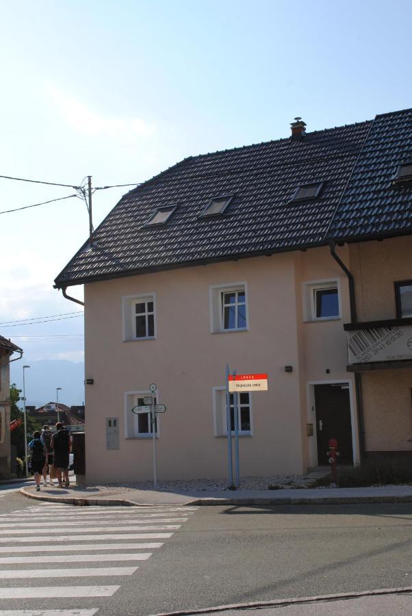 Corner House Apartments Near Lake Bled 라도블리차 외부 사진