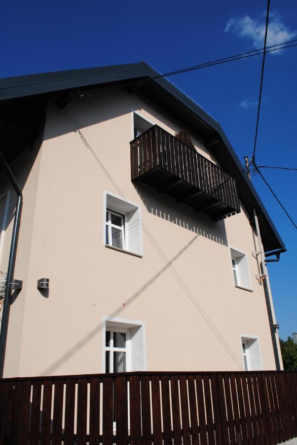 Corner House Apartments Near Lake Bled 라도블리차 외부 사진