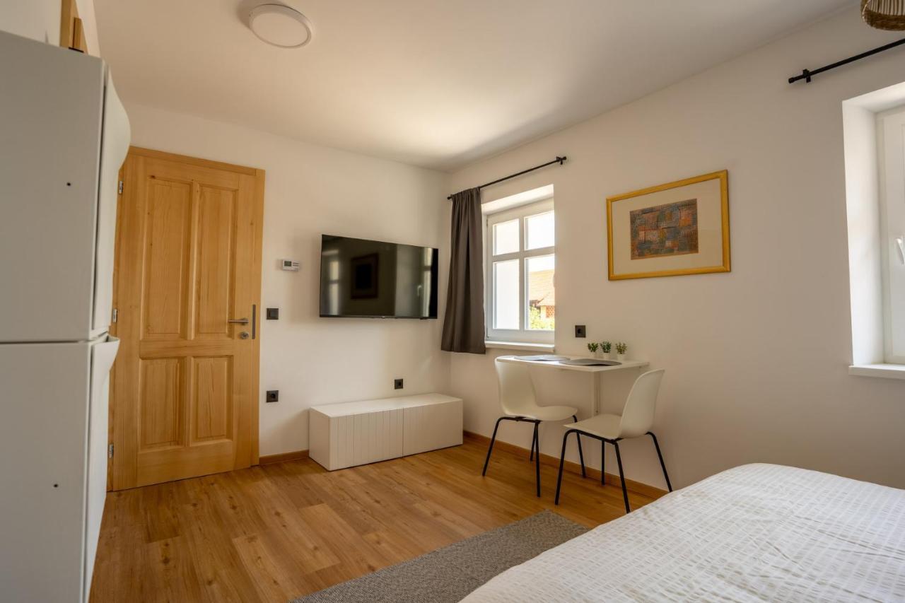 Corner House Apartments Near Lake Bled 라도블리차 외부 사진