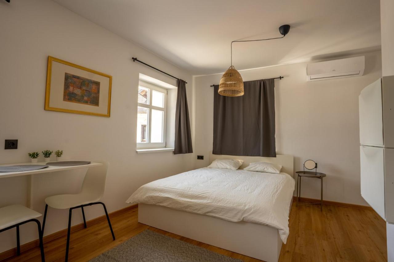 Corner House Apartments Near Lake Bled 라도블리차 외부 사진