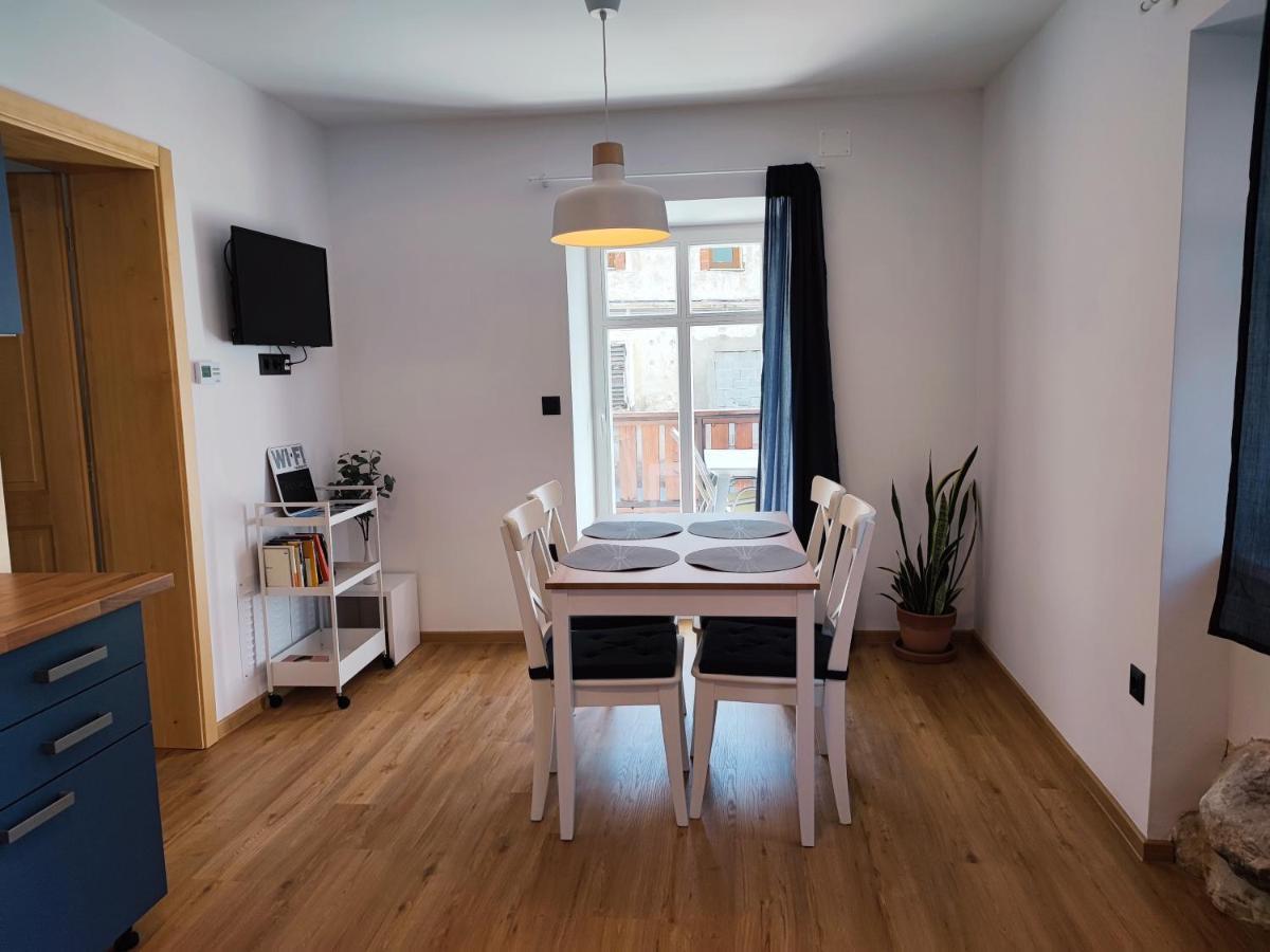 Corner House Apartments Near Lake Bled 라도블리차 외부 사진