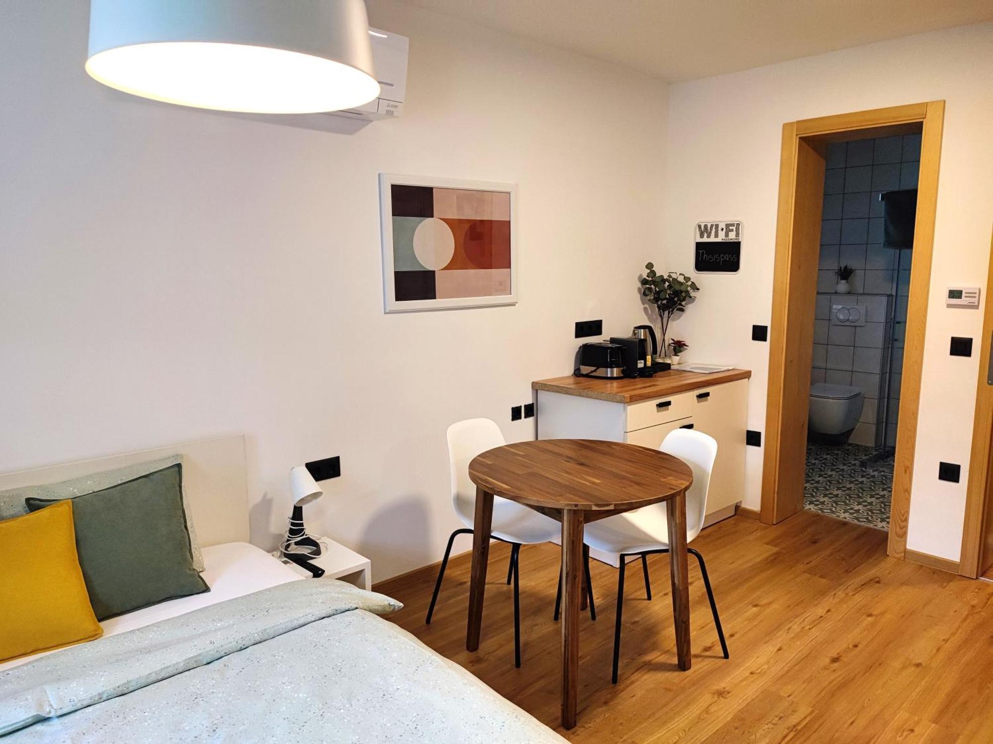 Corner House Apartments Near Lake Bled 라도블리차 외부 사진